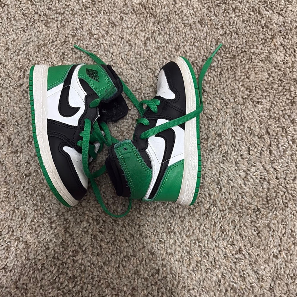 Jordan Green and Black Sneakers Iconic Design